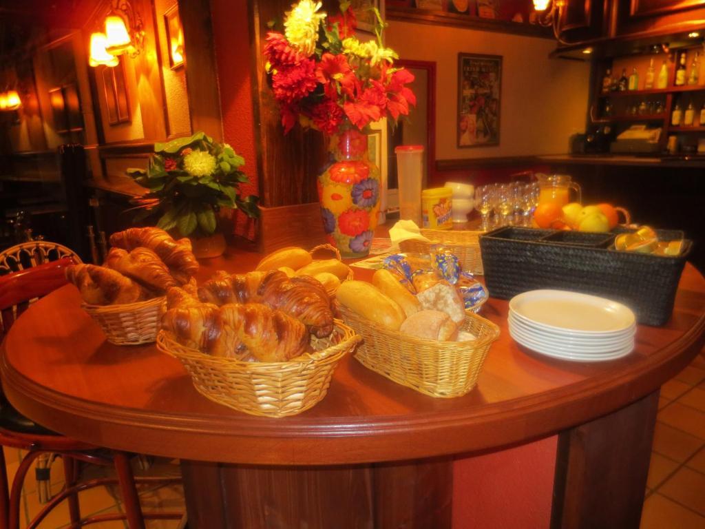 Hotellerie Du Centre Salies-du-Salat Bagian luar foto
